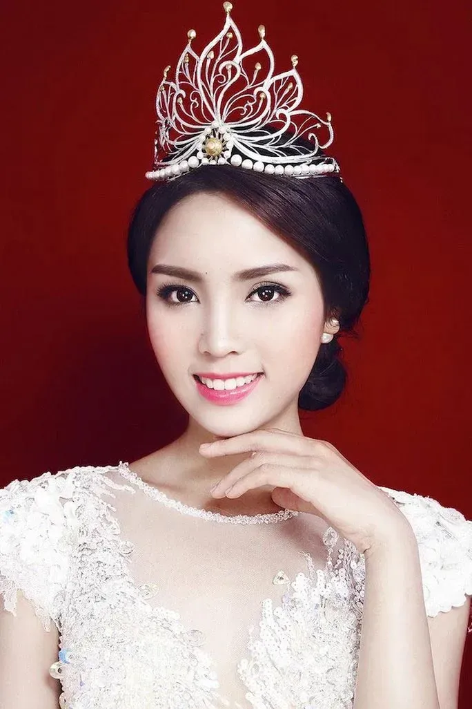 Sự duyên dáng của hoa hậu Nguyễn Cao Kỳ Duyên Sự duyên dáng của hoa hậu Nguyễn Cao Kỳ Duyên