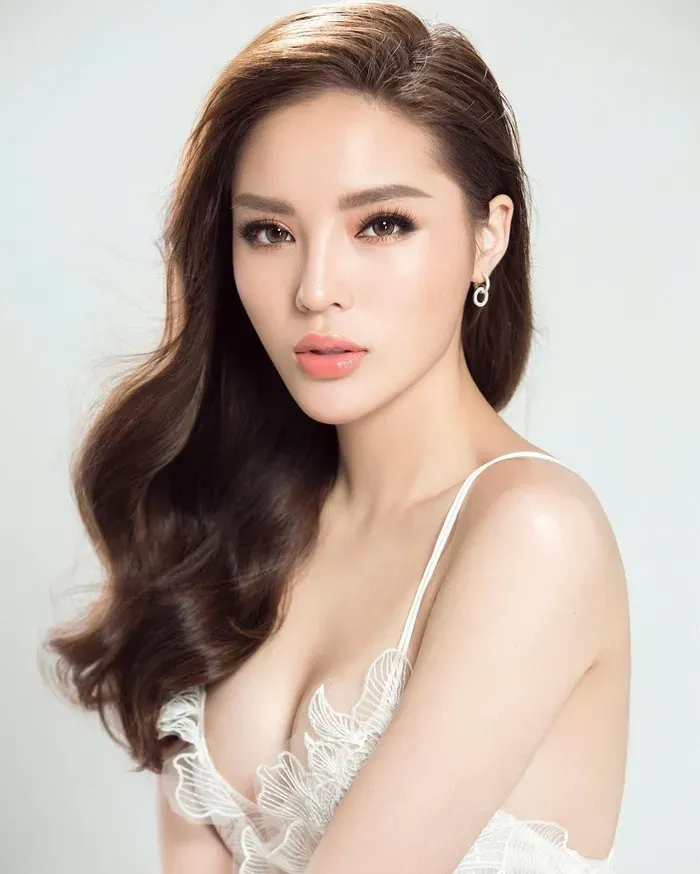 Nguyễn Cao Kỳ Duyên tỏa sáng với gương mặt tự tin Nguyễn Cao Kỳ Duyên tỏa sáng với gương mặt tự tin