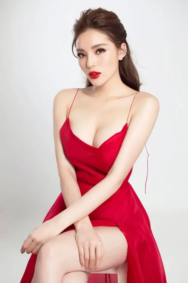 Hoa hậu Nguyễn Cao Kỳ Duyên rạng rỡ với phong thái tự tin Hoa hậu Nguyễn Cao Kỳ Duyên rạng rỡ với phong thái tự tin