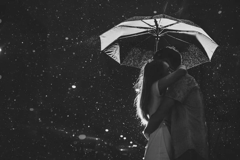 Hình nền mưa rơi buồn, hoàn hảo cho những phút giây suy tư
