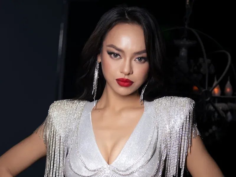 Hình ảnh gần của á hậu Mai Ngô Hình ảnh gần của á hậu Mai Ngô