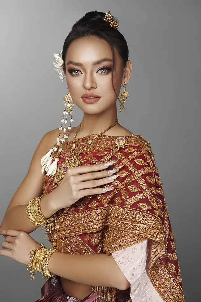 Gương mặt cận cảnh của á hậu Mai Ngô Gương mặt cận cảnh của á hậu Mai Ngô