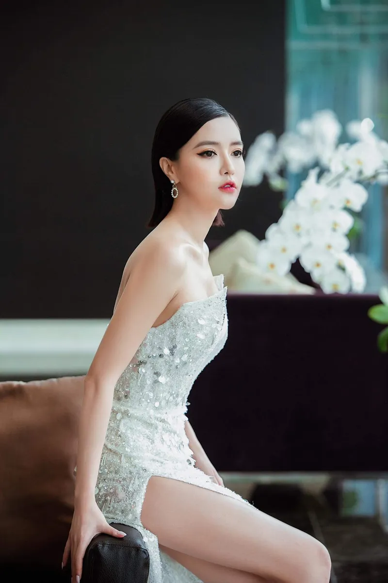 Nụ cười của Bích Phương khi biểu diễn Nụ cười của Bích Phương khi biểu diễn