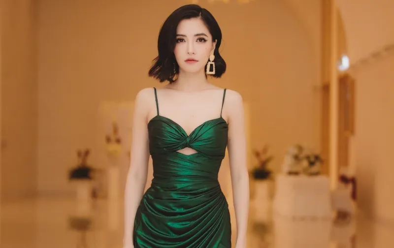 Bích Phương trình diễn bài hát mới Bích Phương trình diễn bài hát mới
