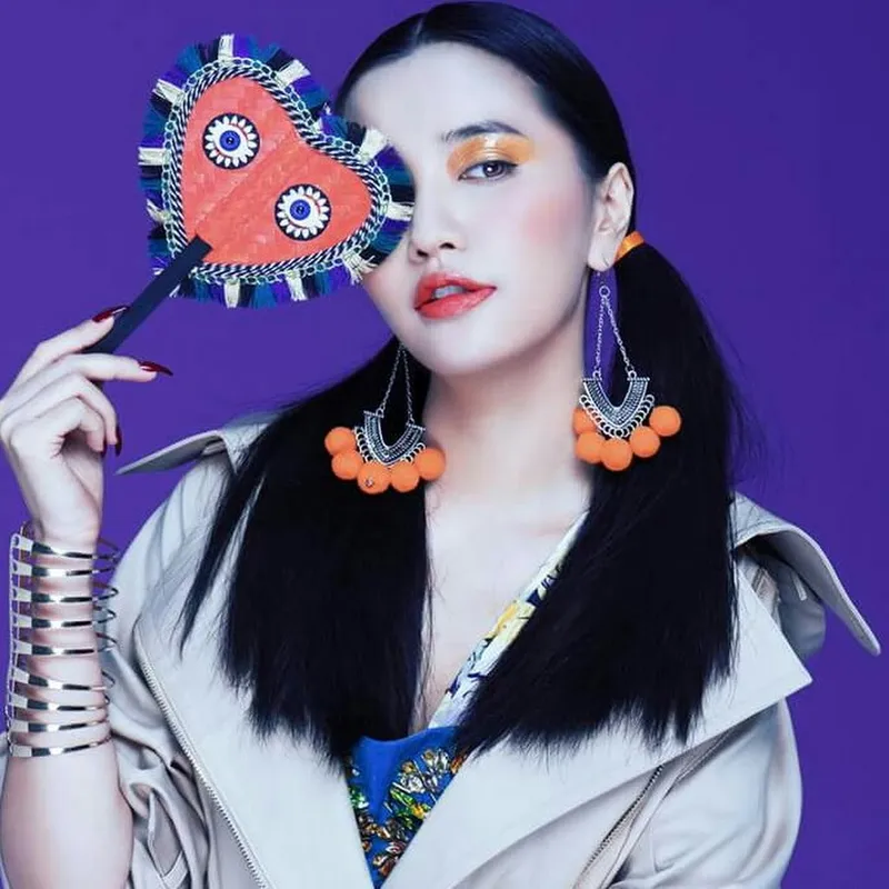 Ca sĩ Bích Phương biểu diễn live Ca sĩ Bích Phương biểu diễn live