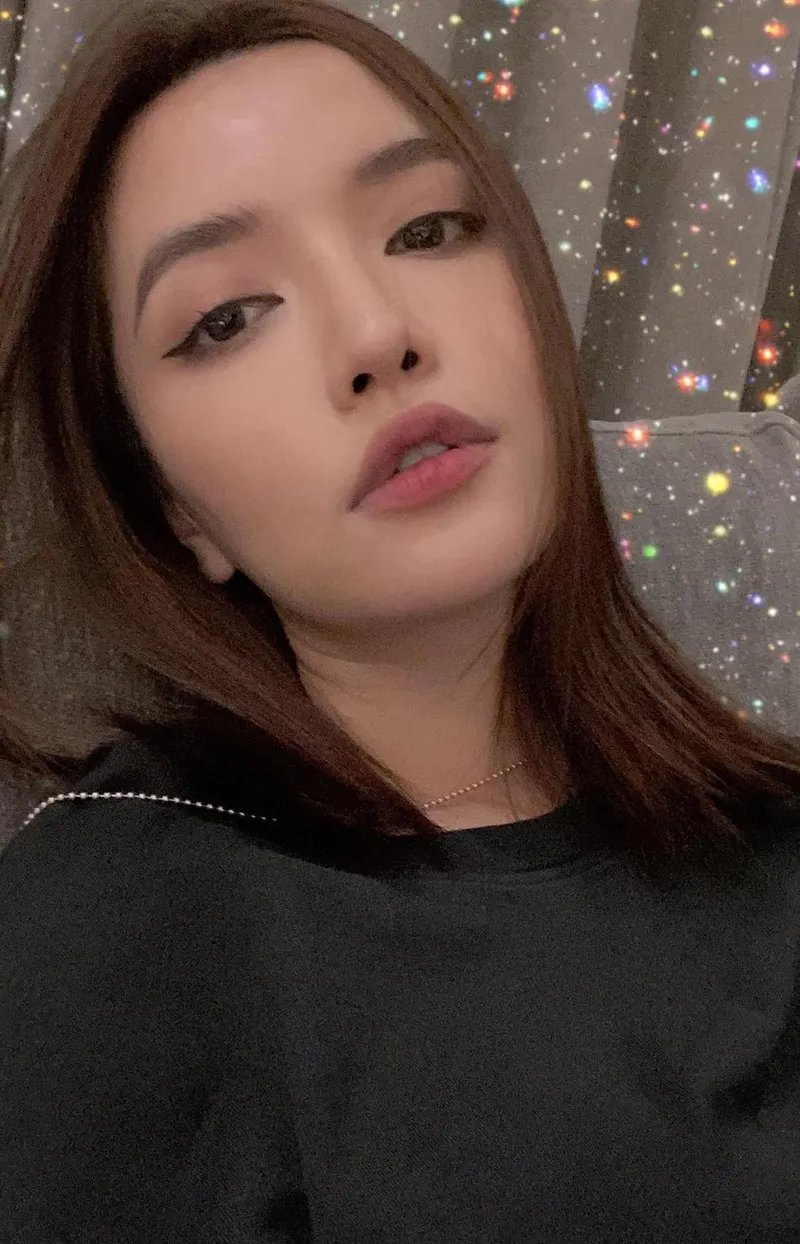 Bích Phương đang truyền cảm hứng qua bài hát Bích Phương đang truyền cảm hứng qua bài hát