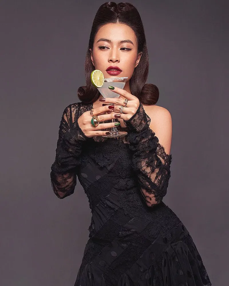 Gương mặt thanh tú của Hoàng Thùy Linh Gương mặt thanh tú của Hoàng Thùy Linh