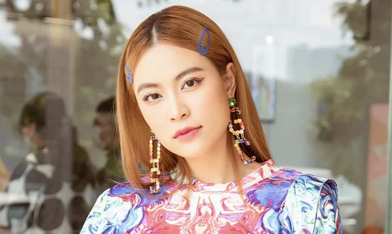 Hình ảnh vui vẻ của Hoàng Thùy Linh tại sự kiện công chúng Hình ảnh vui vẻ của Hoàng Thùy Linh tại sự kiện công chúng