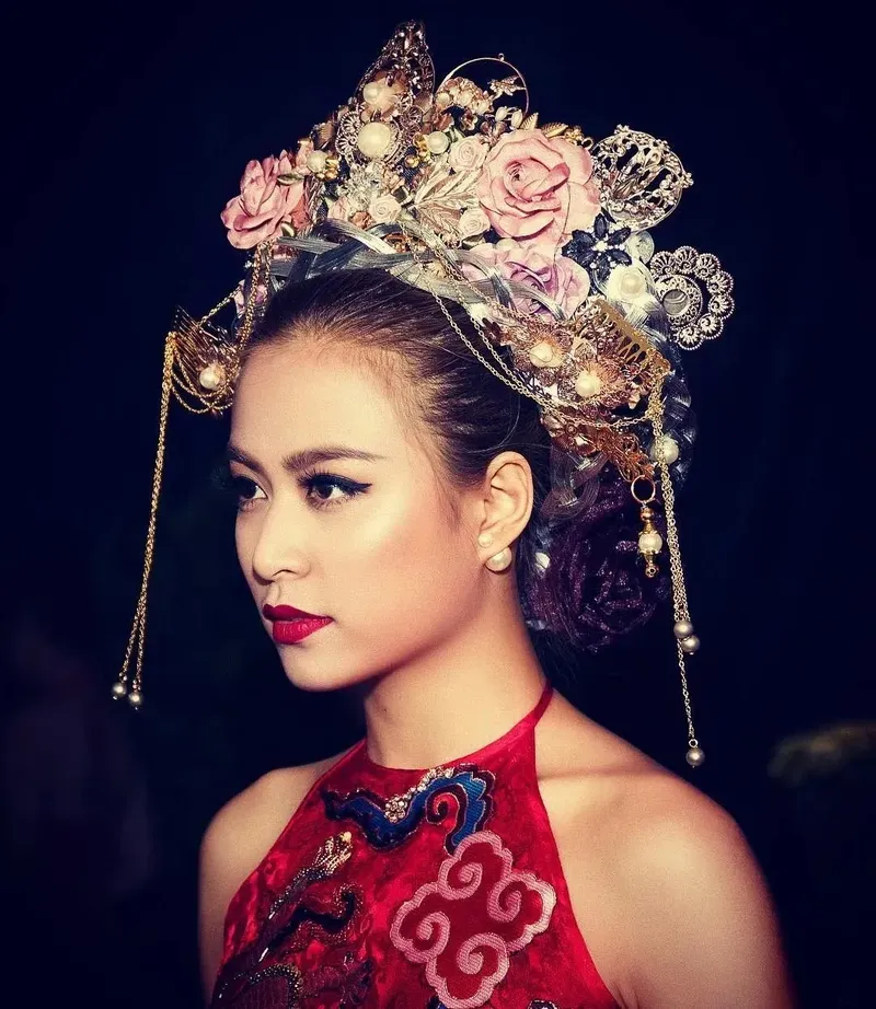 Gương mặt rạng rỡ của Hoàng Thùy Linh Gương mặt rạng rỡ của Hoàng Thùy Linh