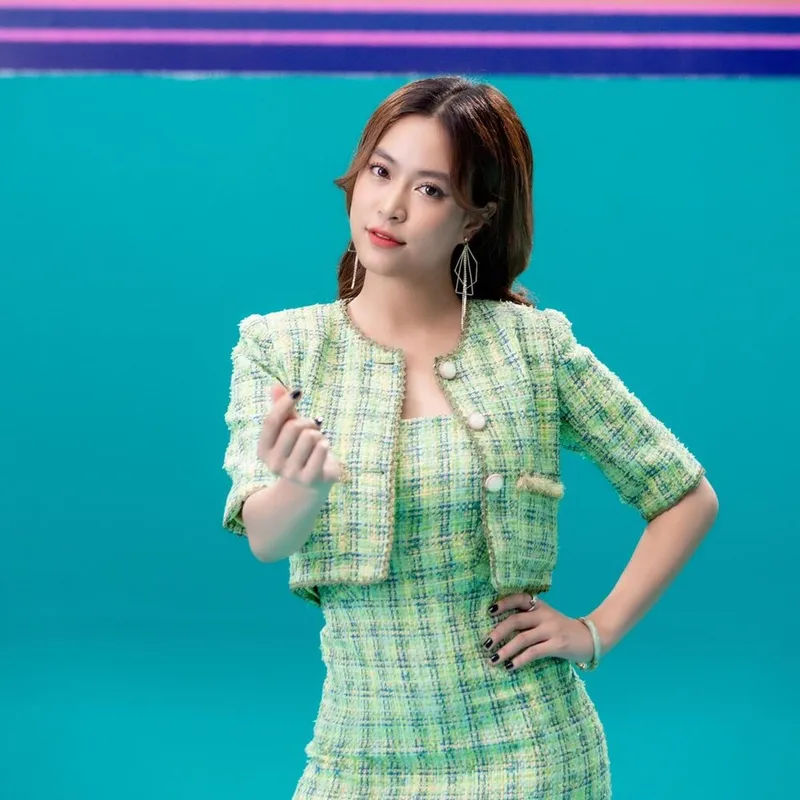 Hoàng Thùy Linh trong một buổi ghi hình âm nhạc Hoàng Thùy Linh trong một buổi ghi hình âm nhạc
