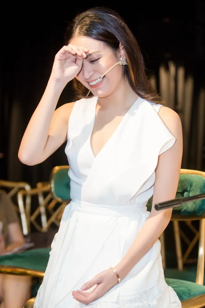 Hình ảnh chân thực của Hoàng Thùy Linh ngoài đời Hình ảnh chân thực của Hoàng Thùy Linh ngoài đời