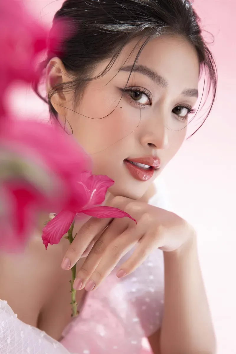 Nụ cười rạng rỡ của hoa hậu Đoàn Thiên Ân. Nụ cười rạng rỡ của hoa hậu Đoàn Thiên Ân.
