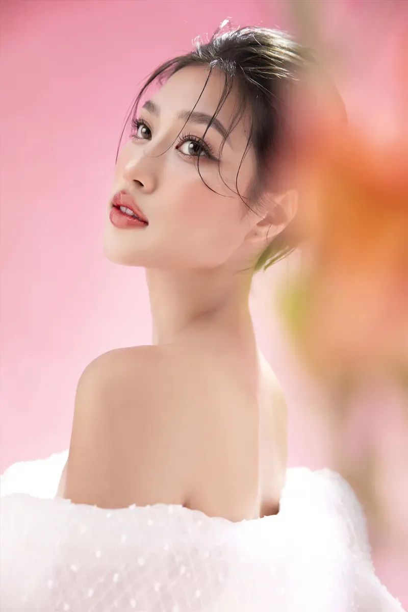 Đoàn Thiên Ân và nét đẹp tinh tế. Đoàn Thiên Ân và nét đẹp tinh tế.