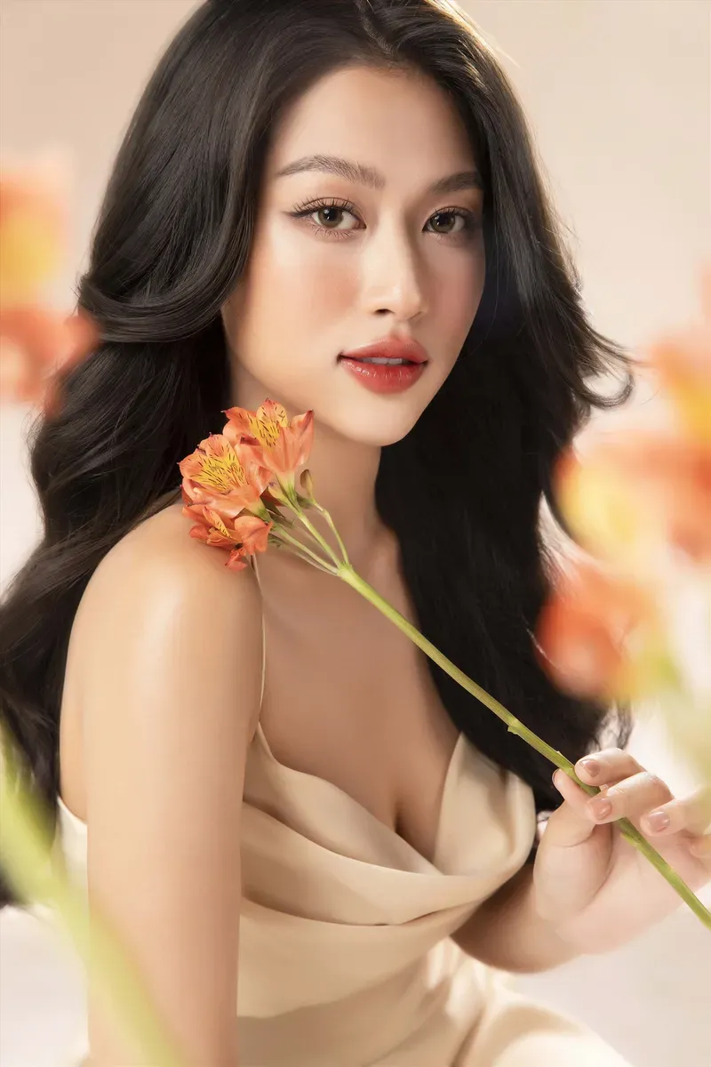 Nét duyên dáng của hoa hậu Đoàn Thiên Ân. Nét duyên dáng của hoa hậu Đoàn Thiên Ân.
