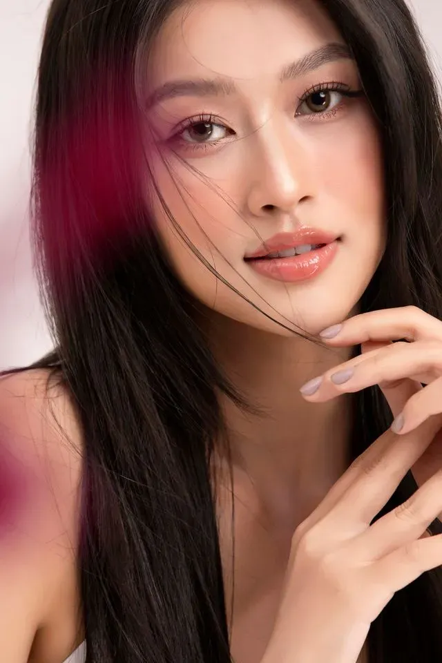 Đôi mắt biểu cảm của hoa hậu Đoàn Thiên Ân. Đôi mắt biểu cảm của hoa hậu Đoàn Thiên Ân.
