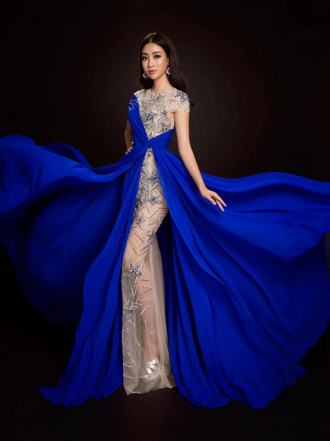 Hoa hậu Đỗ Mỹ Linh rạng rỡ giữa thiên nhiên Hoa hậu Đỗ Mỹ Linh rạng rỡ giữa thiên nhiên