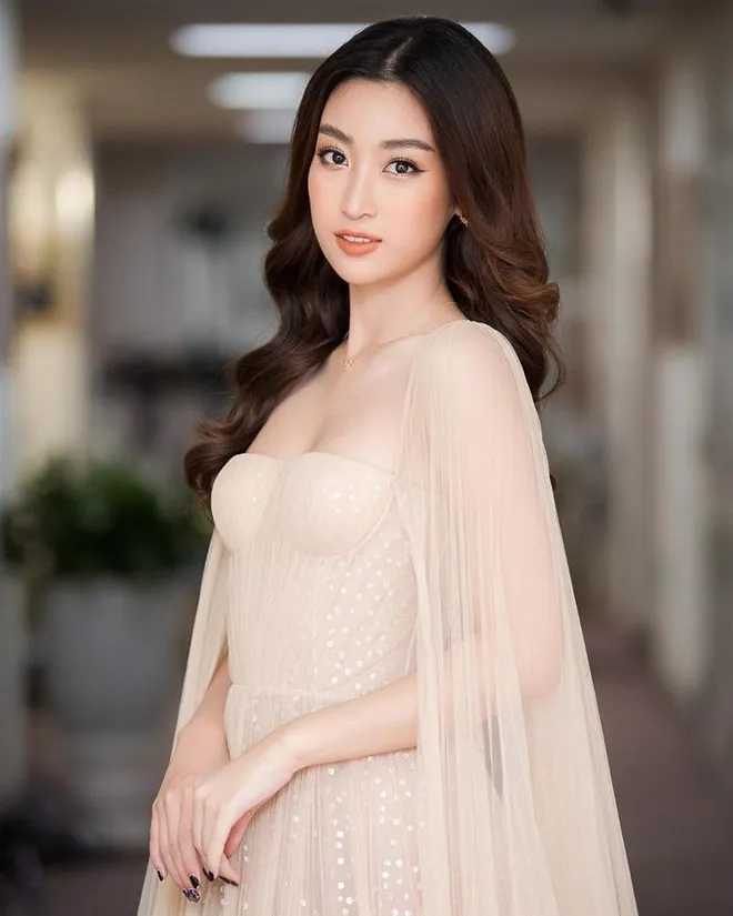 Đỗ Mỹ Linh với biểu cảm tươi tắn Đỗ Mỹ Linh với biểu cảm tươi tắn