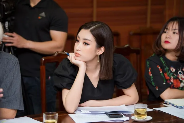 Hoa hậu Đỗ Mỹ Linh giữa phong cảnh thiên nhiên Hoa hậu Đỗ Mỹ Linh giữa phong cảnh thiên nhiên