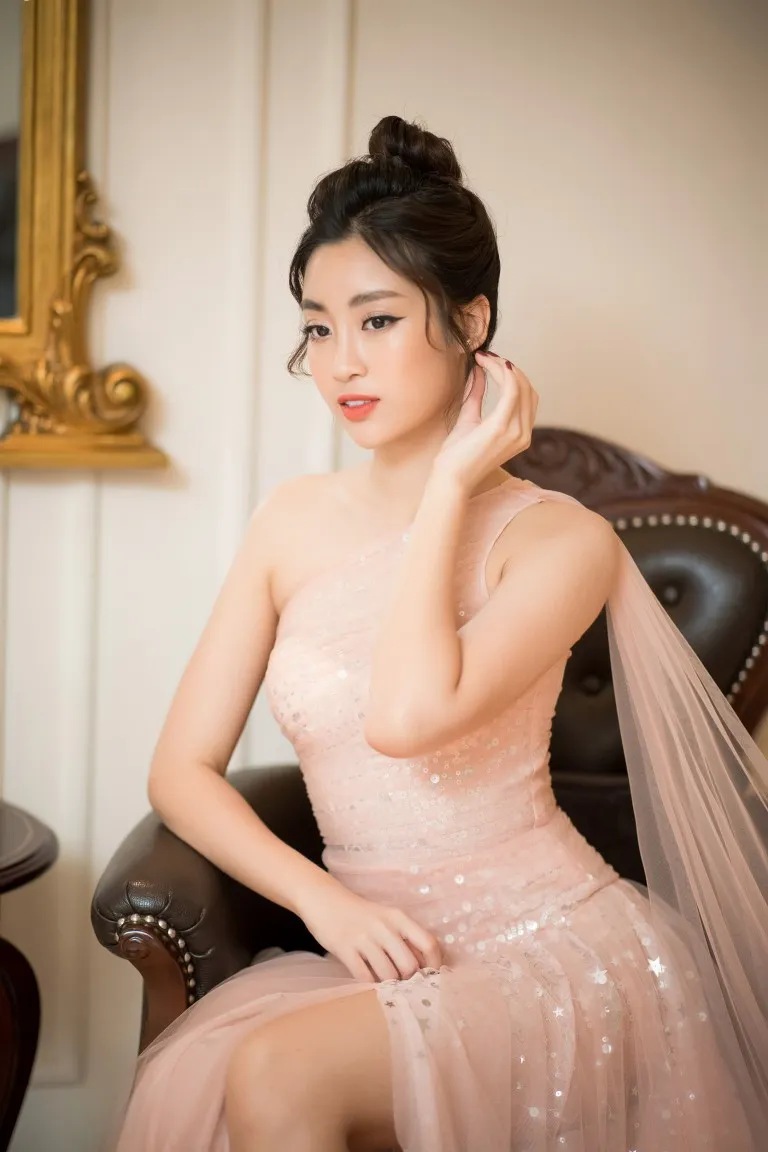 Hoa hậu Đỗ Mỹ Linh cận cảnh khuôn mặt Hoa hậu Đỗ Mỹ Linh cận cảnh khuôn mặt