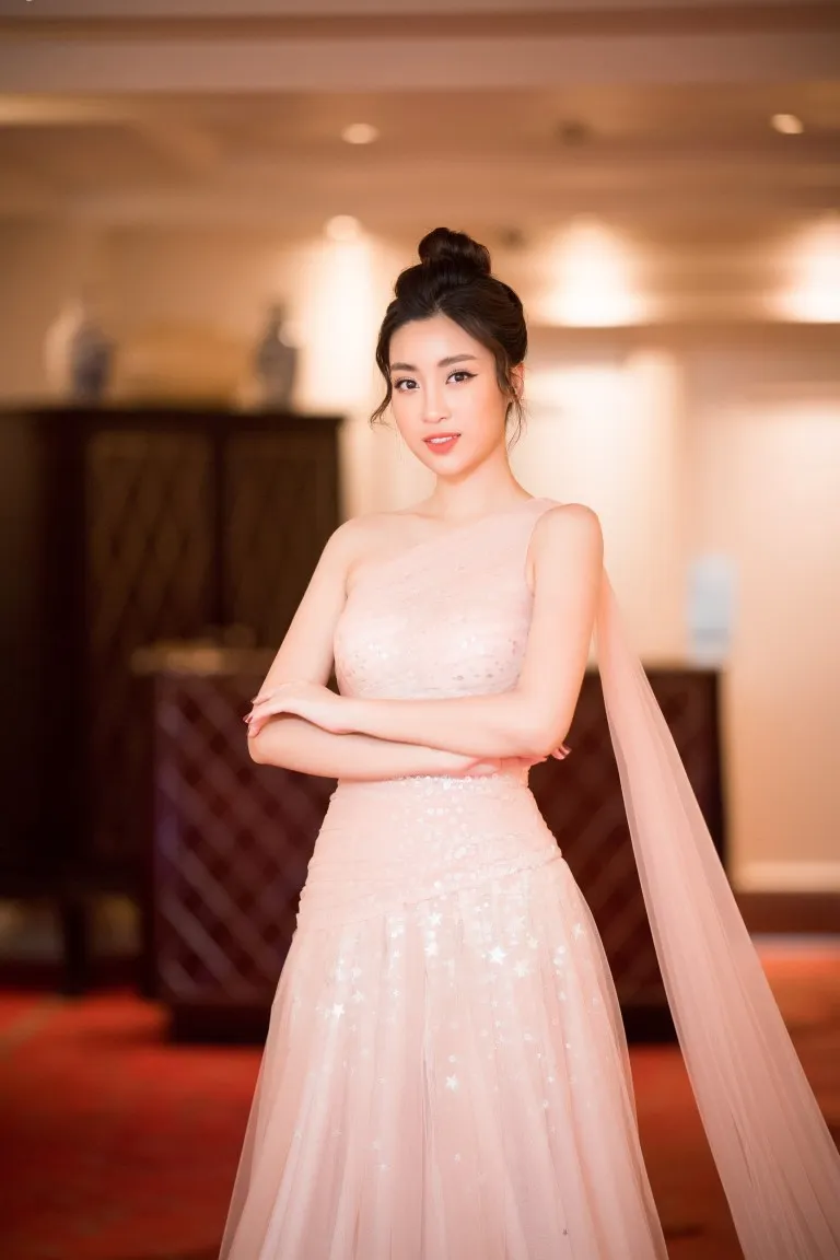 Đỗ Mỹ Linh trong ánh chiều dịu dàng Đỗ Mỹ Linh trong ánh chiều dịu dàng