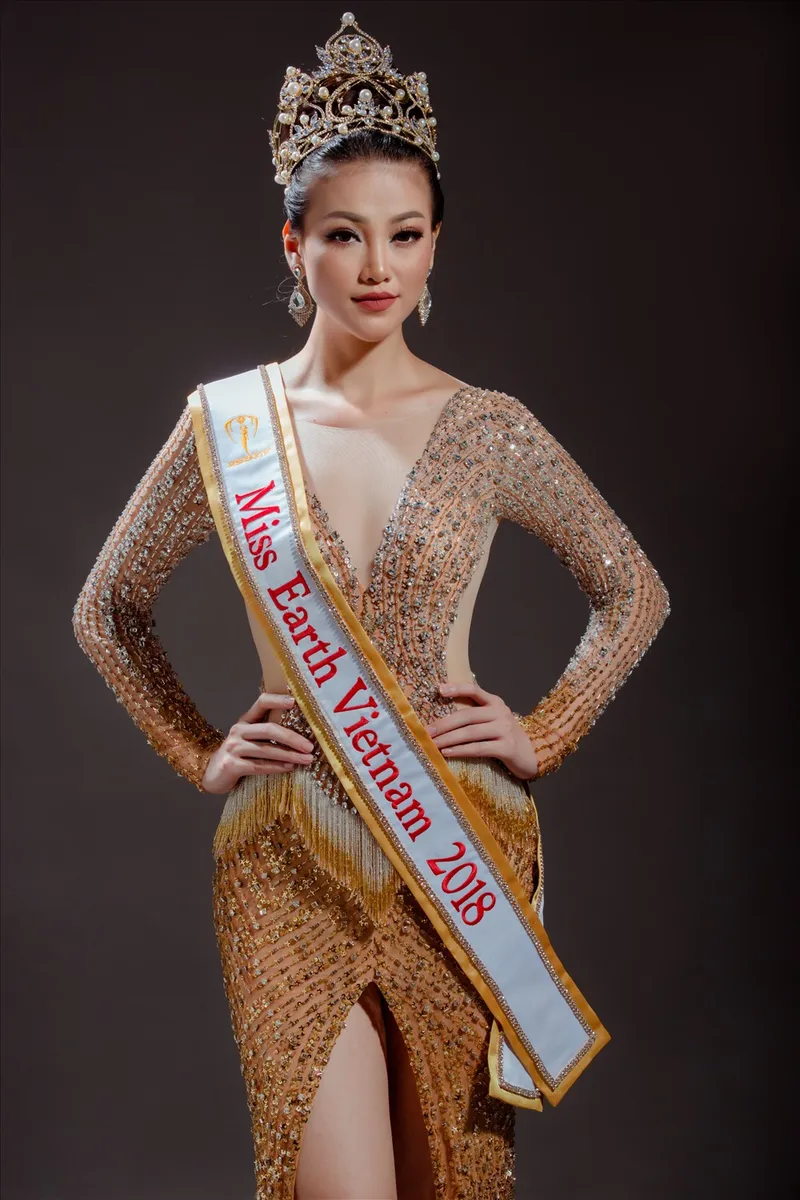 Hình ảnh mới nhất của Phương Khánh đầy quyến rũ