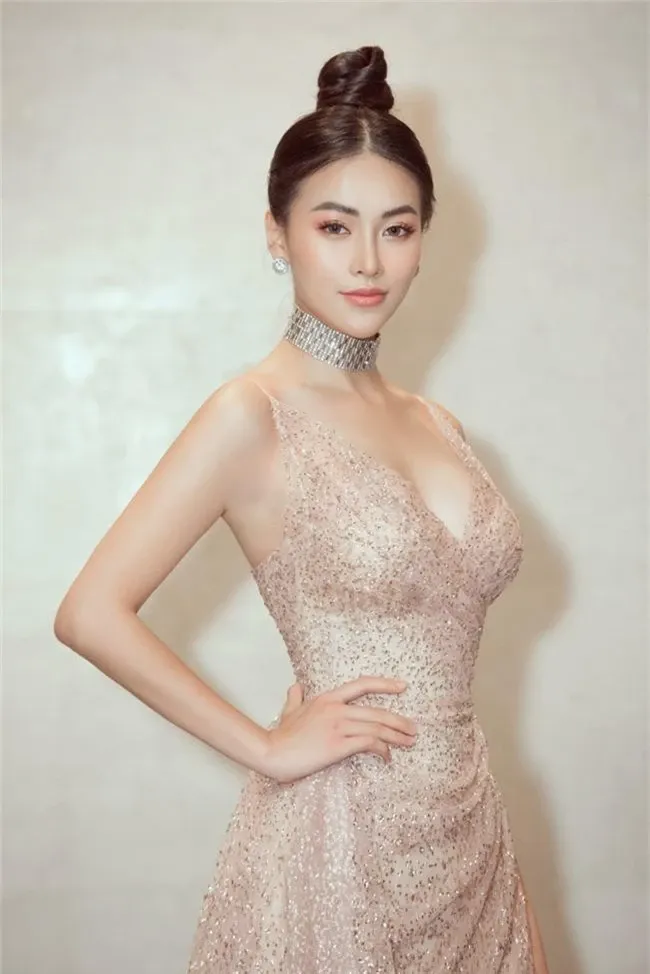 Hình đẹp của Phương Khánh gợi cảm và cuốn hút