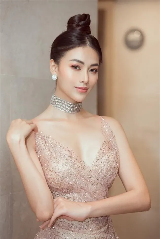Nét duyên dáng của Phương Khánh qua từng khung hình