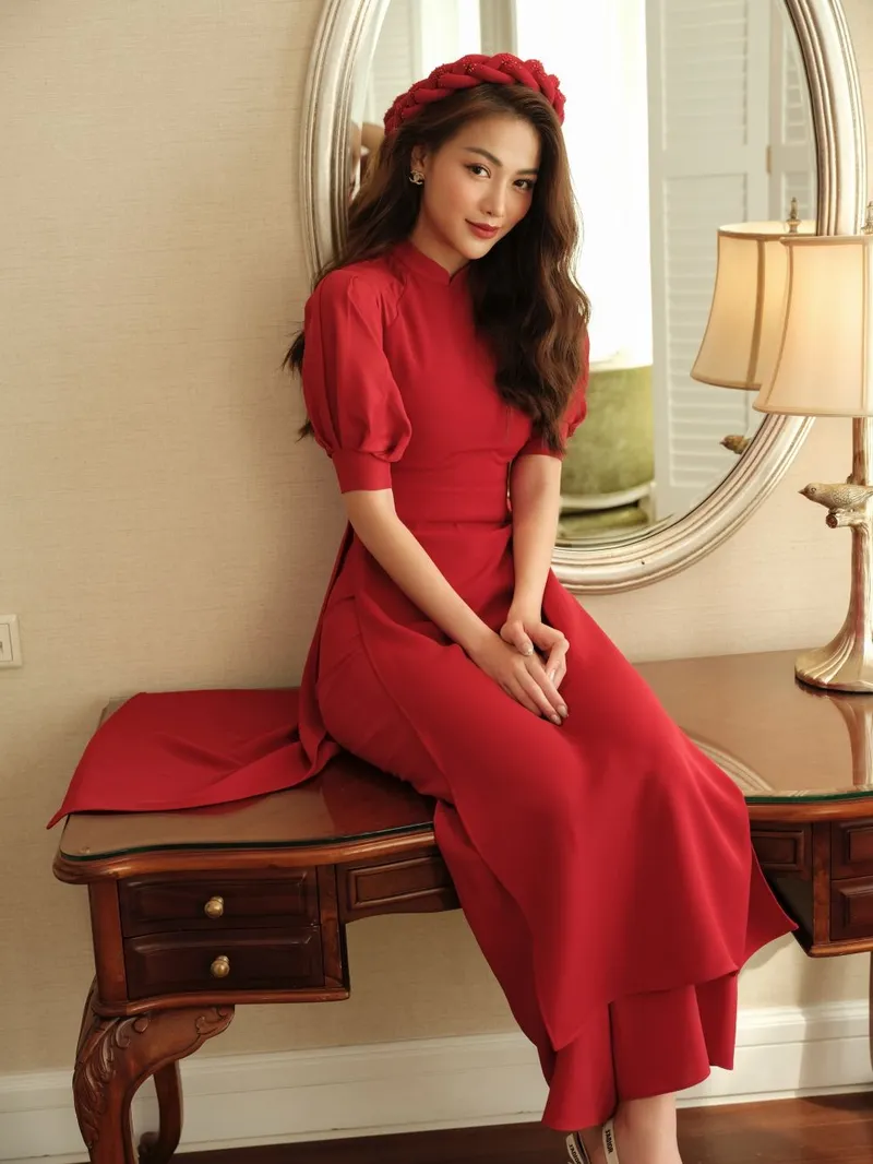 Hình đẹp của Phương Khánh với ánh mắt sắc sảo