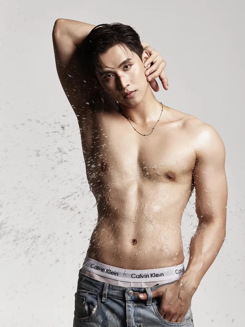 Người mẫu Kang Chul với thần thái cuốn hút mọi ánh nhìn Người mẫu Kang Chul với thần thái cuốn hút mọi ánh nhìn