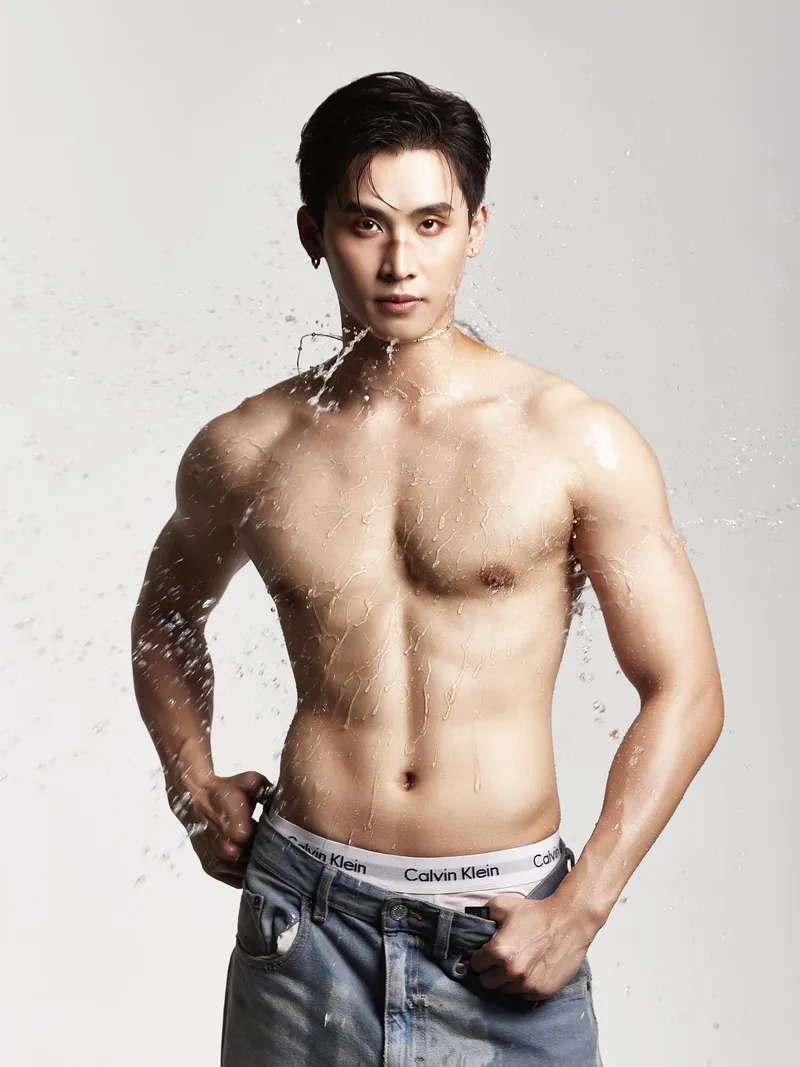 Người mẫu Kang Chul khoe dáng chuẩn với phong cách đẳng cấp Người mẫu Kang Chul khoe dáng chuẩn với phong cách đẳng cấp