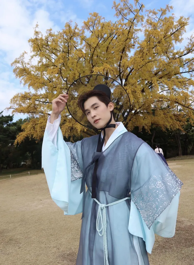 Người mẫu Kang Chul tự tin bứt phá với phong cách riêng biệt Người mẫu Kang Chul tự tin bứt phá với phong cách riêng biệt