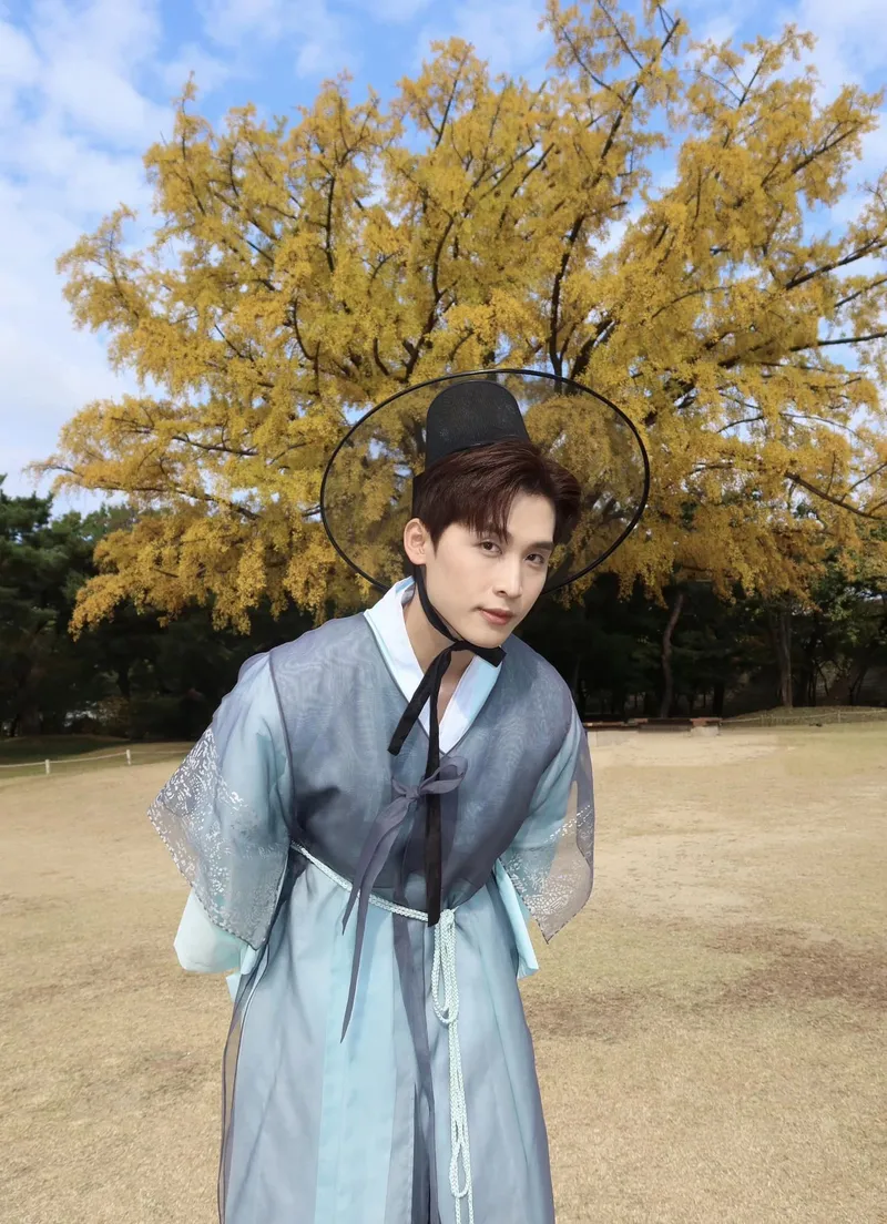 Á quân Kang Chul tỏa sáng trong trang phục sự kiện cao cấp Á quân Kang Chul tỏa sáng trong trang phục sự kiện cao cấp