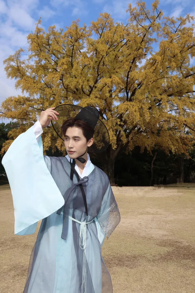Á quân Kang Chul tiếp tục tạo nên xu hướng mới trong giới thời trang Á quân Kang Chul tiếp tục tạo nên xu hướng mới trong giới thời trang