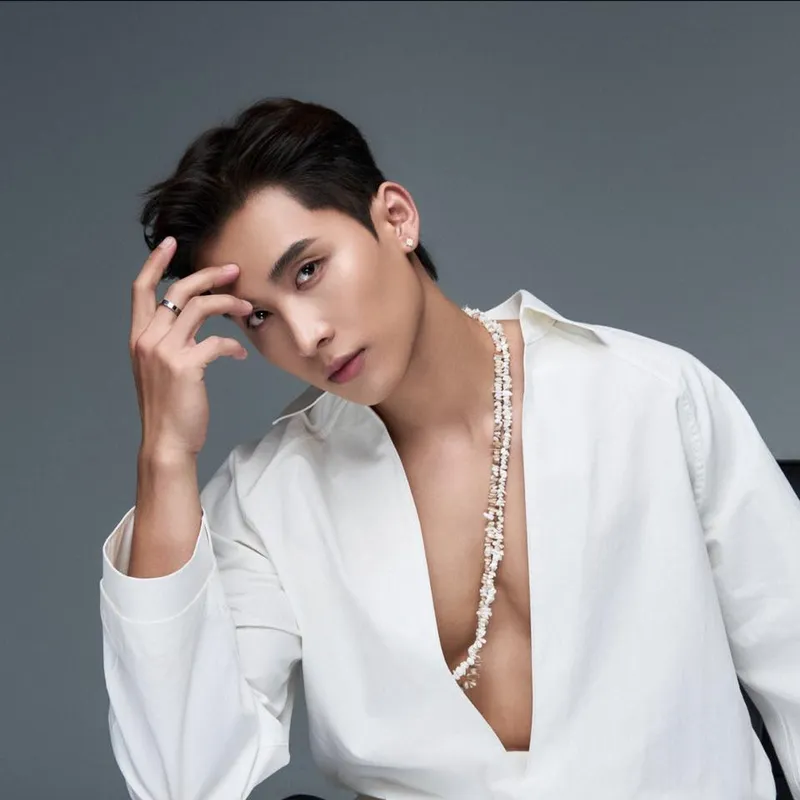 Á quân Kang Chul gây ấn tượng mạnh với phong cách hiện đại Á quân Kang Chul gây ấn tượng mạnh với phong cách hiện đại