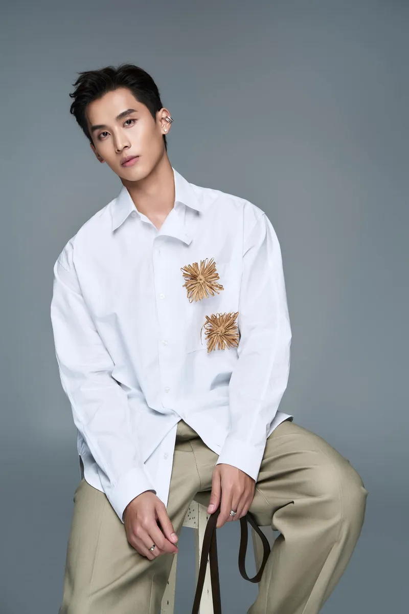 Á quân Kang Chul thể hiện phong cách thời trang độc đáo Á quân Kang Chul thể hiện phong cách thời trang độc đáo