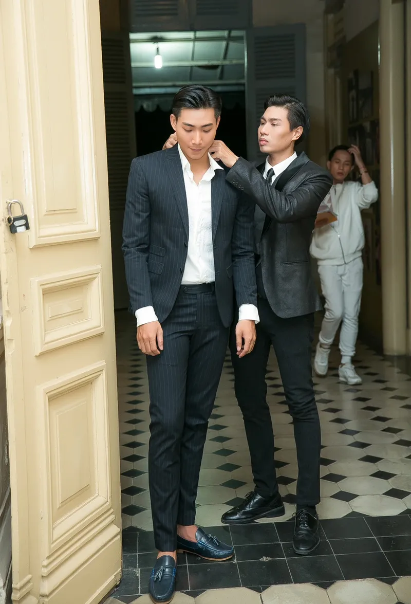 Hữu Long Á vương người mẫu đầy sức hút trên các sàn diễn thời trang Hữu Long Á vương người mẫu đầy sức hút trên các sàn diễn thời trang