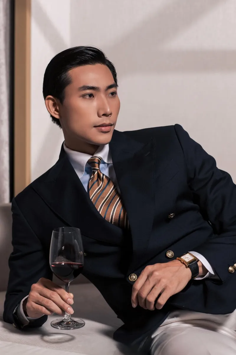 Hữu Long Á vương người mẫu sở hữu thần thái đầy quyền lực Hữu Long Á vương người mẫu sở hữu thần thái đầy quyền lực
