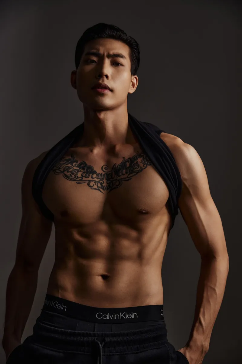 Hữu Long Á vương người mẫu đầy sức hút qua từng góc ảnh Hữu Long Á vương người mẫu đầy sức hút qua từng góc ảnh