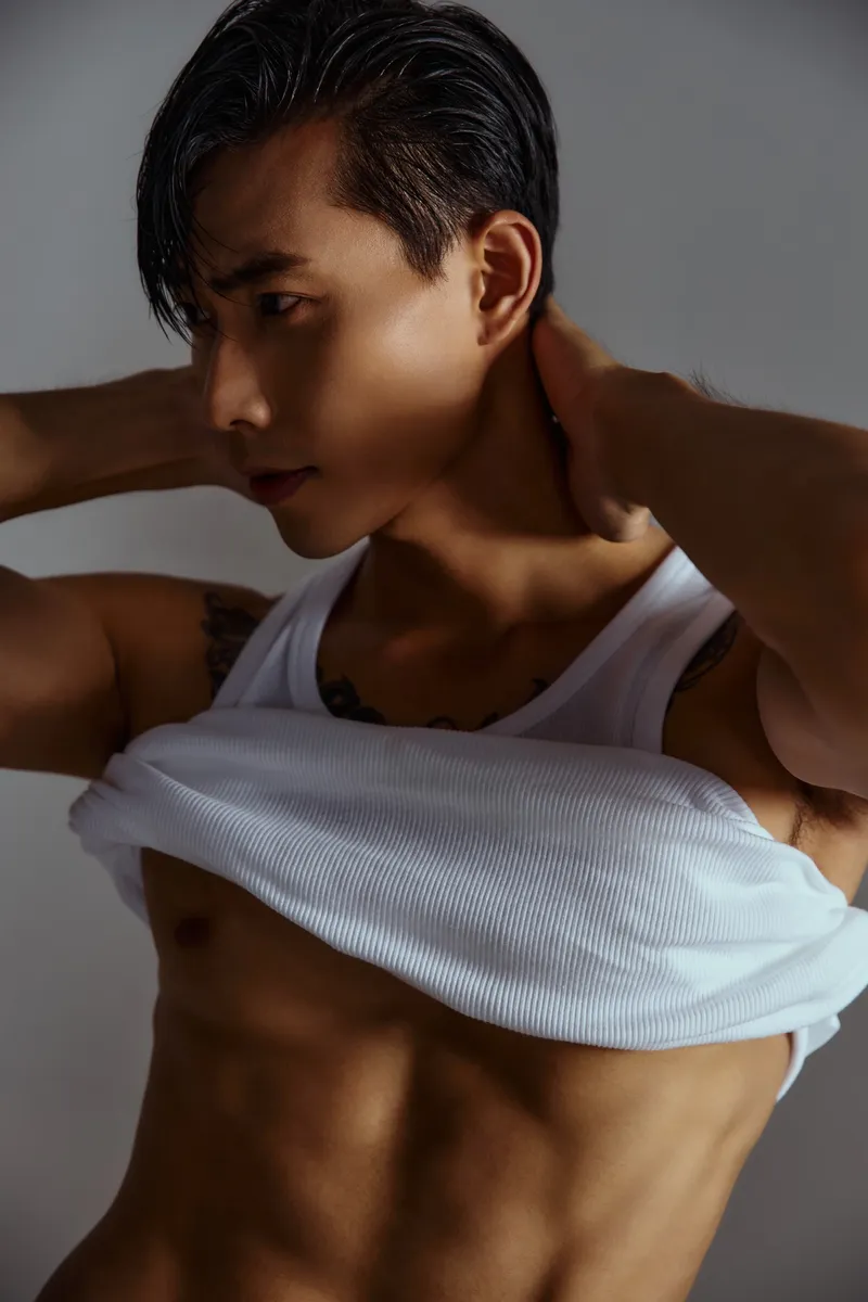 Á vương người mẫu Hữu Long tỏa sáng với thần thái chuẩn mực Á vương người mẫu Hữu Long tỏa sáng với thần thái chuẩn mực