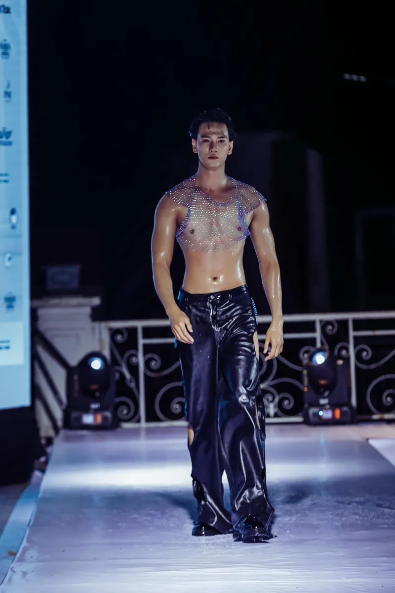 Tạo dáng hoàn hảo của người mẫu Trần Phước Nguyên Tạo dáng hoàn hảo của người mẫu Trần Phước Nguyên