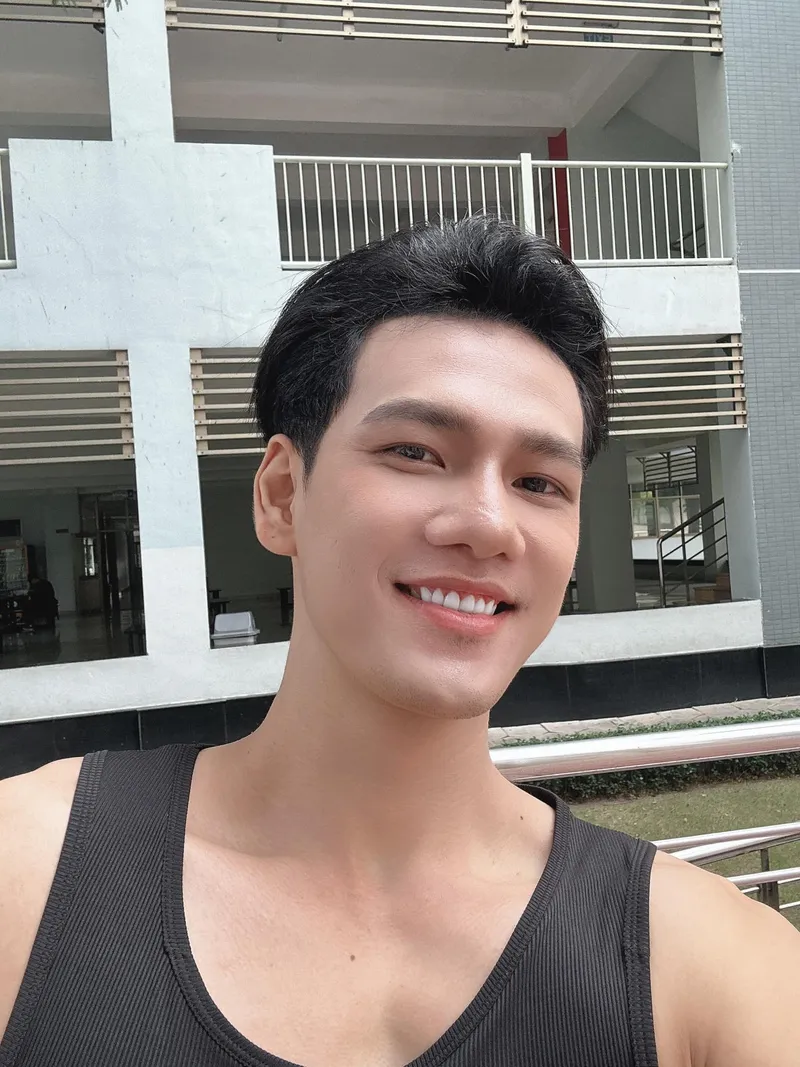 Người mẫu Trần Phước Nguyên dẫn đầu xu hướng thời trang mới Người mẫu Trần Phước Nguyên dẫn đầu xu hướng thời trang mới