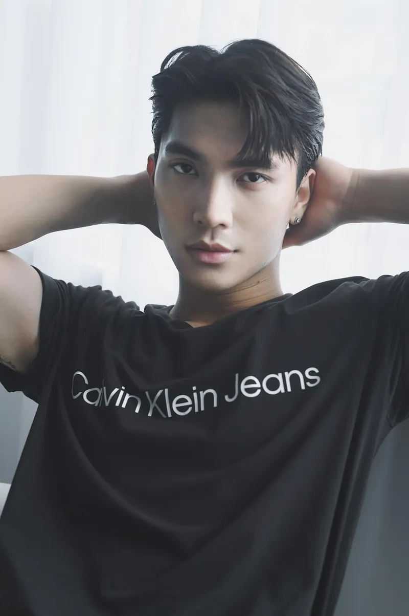 Người mẫu Hoàng Minh Hưng nổi bật với phong cách street style hiện đại Người mẫu Hoàng Minh Hưng nổi bật với phong cách street style hiện đại