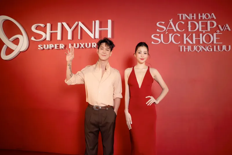 Hình ảnh ca sĩ diễn viên Song Luân với phong cách thời trang cuốn hút