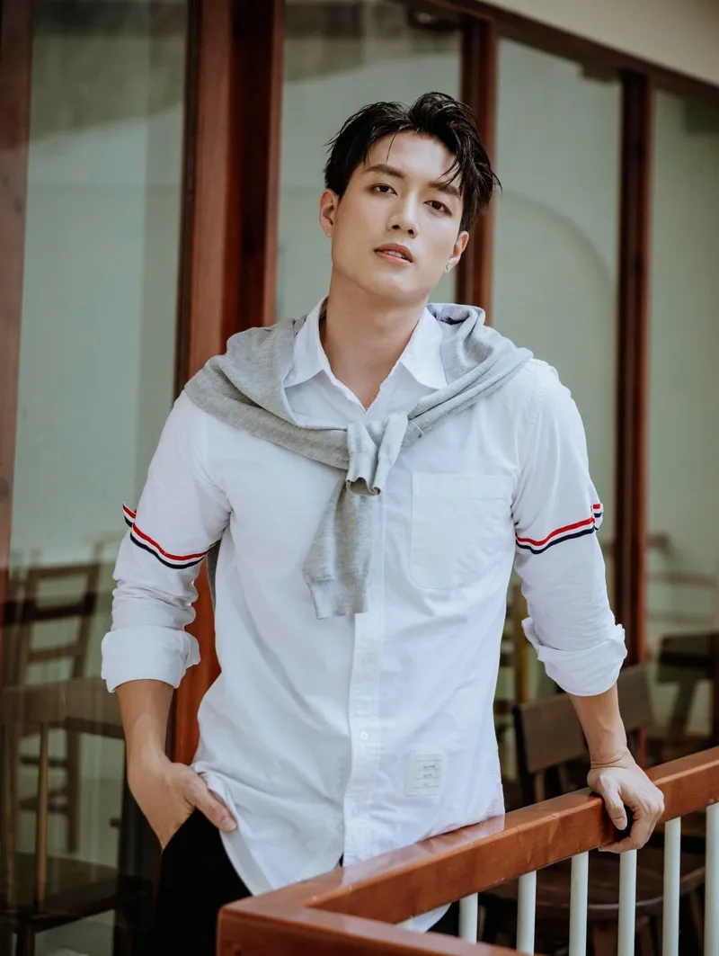 Người mẫu Khoai Vũ nổi bật với phong cách hiện đại Người mẫu Khoai Vũ nổi bật với phong cách hiện đại