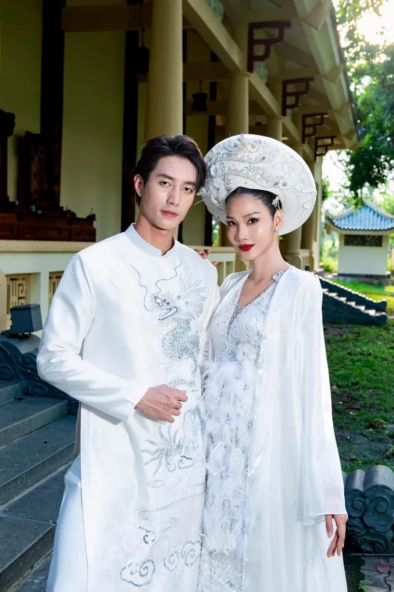 Khoảnh khắc hoàn hảo của người mẫu Khoai Vũ trong ánh đèn sân khấu Khoảnh khắc hoàn hảo của người mẫu Khoai Vũ trong ánh đèn sân khấu