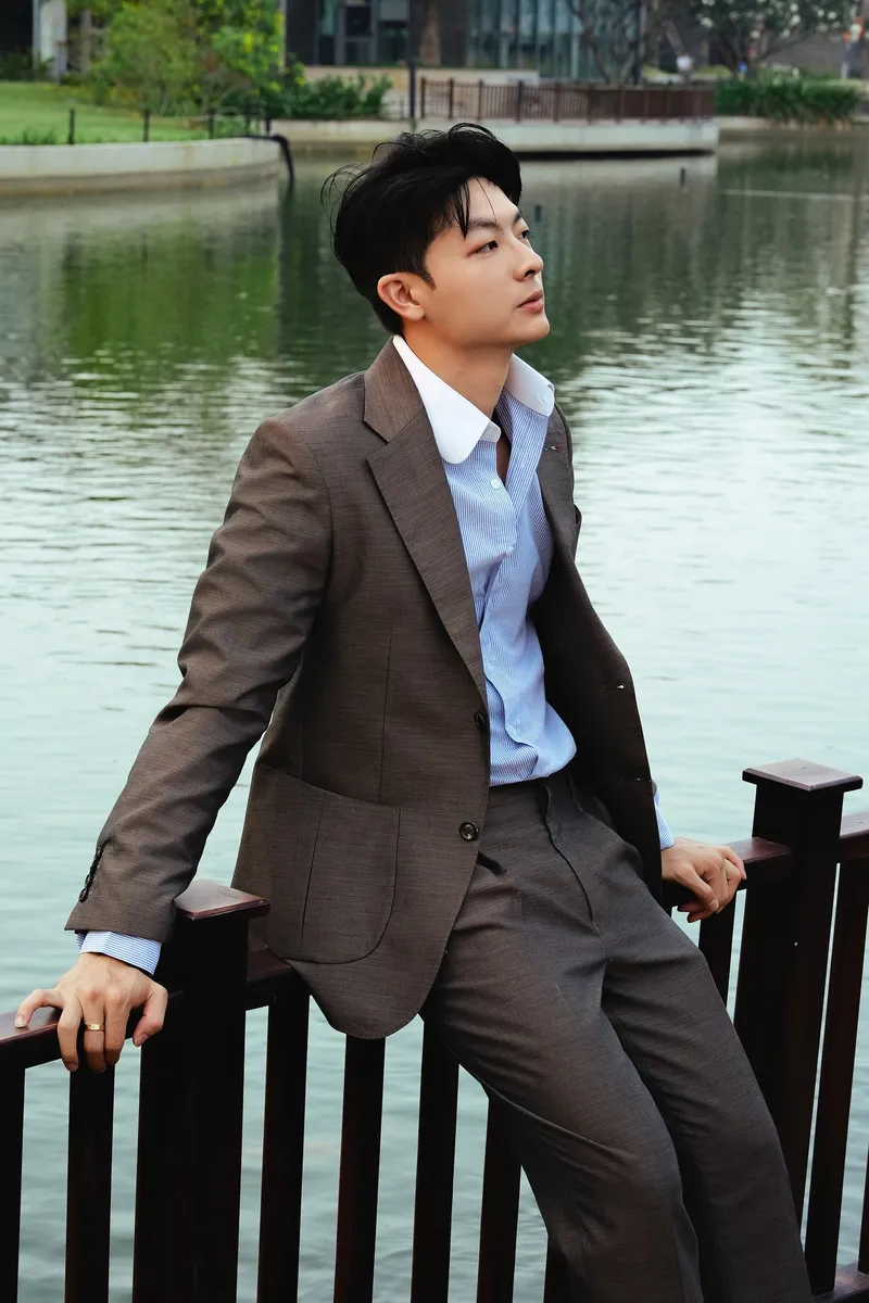 Lưu Cao Phát chinh phục người xem bằng phong cách tối giản mà tinh tế Lưu Cao Phát chinh phục người xem bằng phong cách tối giản mà tinh tế