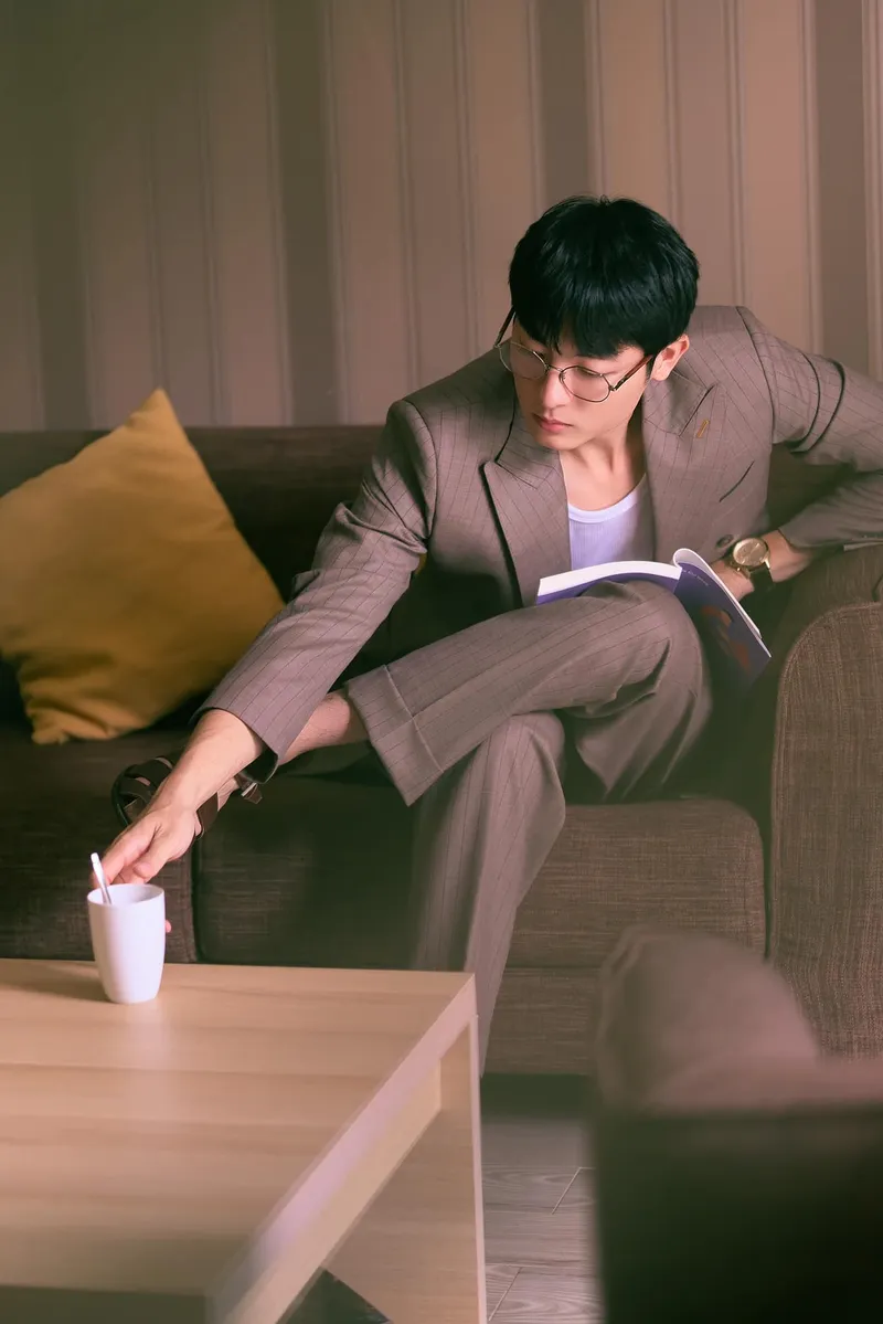 Lưu Cao Phát nổi bật với sự phá cách trong từng bộ trang phục Lưu Cao Phát nổi bật với sự phá cách trong từng bộ trang phục