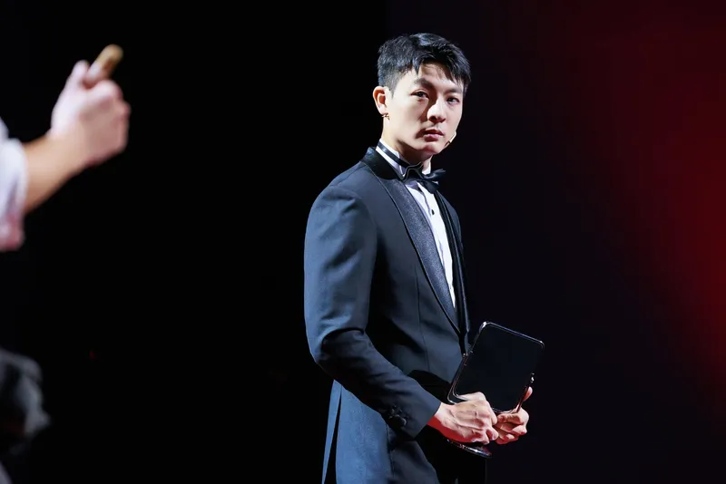 Người mẫu Lưu Cao Phát làm nổi bật phong cách thời trang nam hiện đại Người mẫu Lưu Cao Phát làm nổi bật phong cách thời trang nam hiện đại