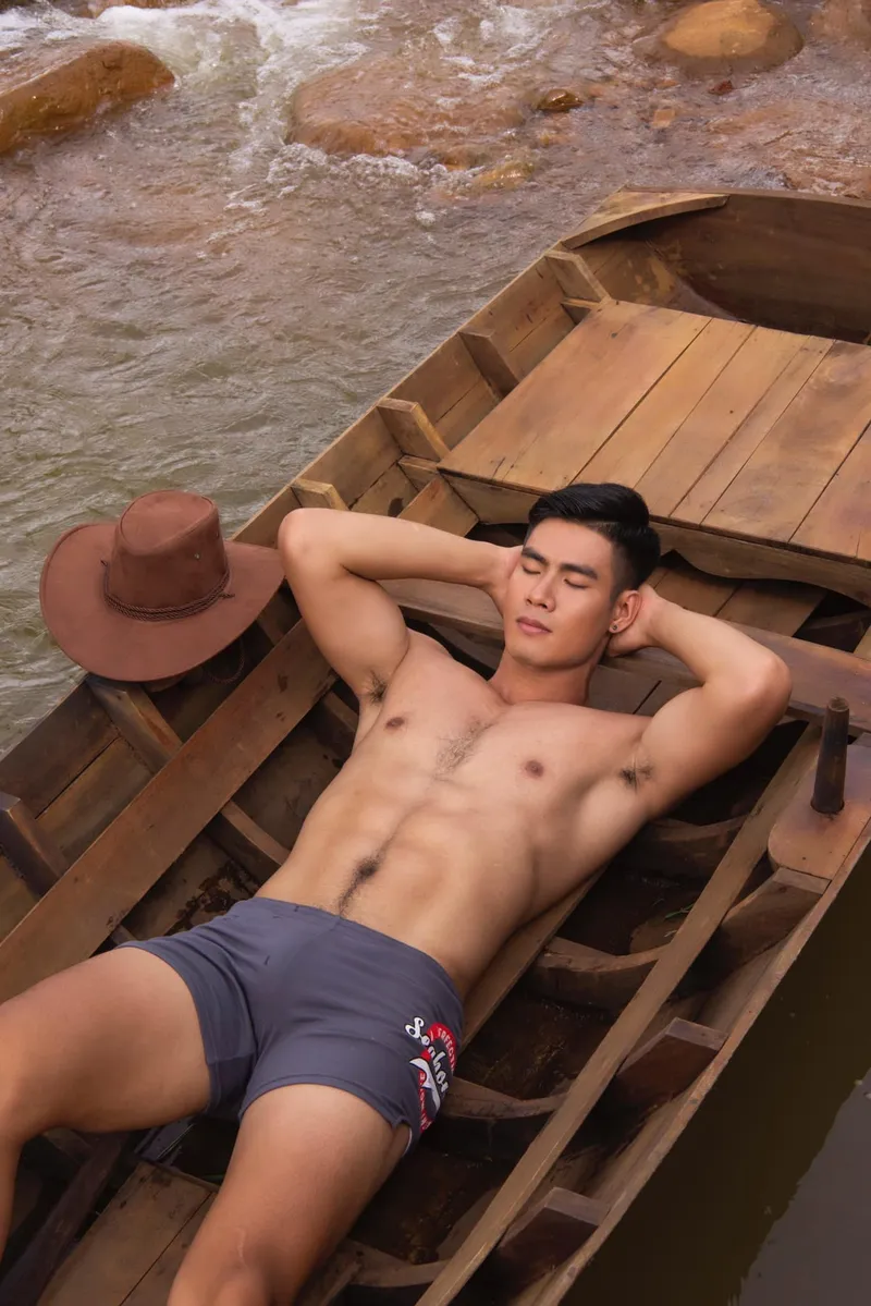 Nam Vương Danh Chiếu Linh thu hút với phong cách lịch lãm Nam Vương Danh Chiếu Linh thu hút với phong cách lịch lãm