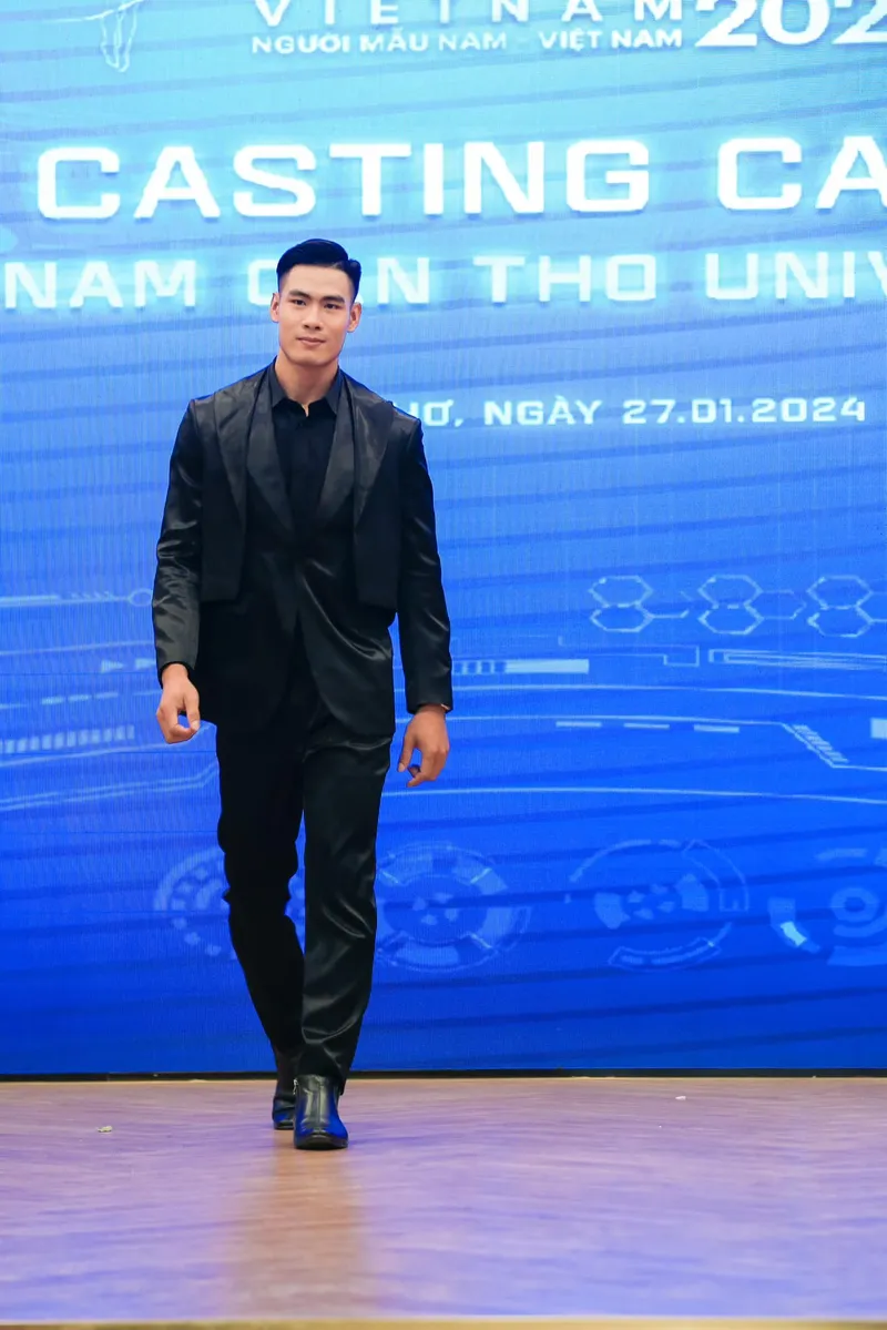 Hình ảnh Nam Vương Danh Chiếu Linh tỏa sáng trong cộng đồng mạng Hình ảnh Nam Vương Danh Chiếu Linh tỏa sáng trong cộng đồng mạng